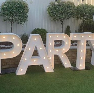 garden party ideas for decorations: large light up letters