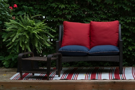 find inexpensive garden furniture