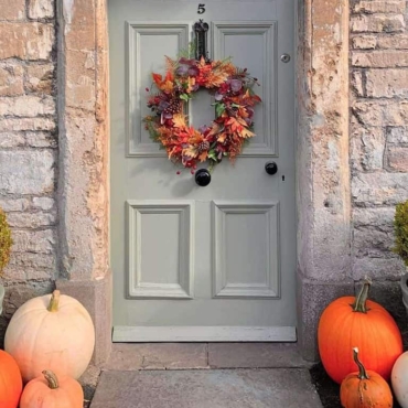 How to Make an Autumn Wreath in 5 Steps (& Budget Options) 3